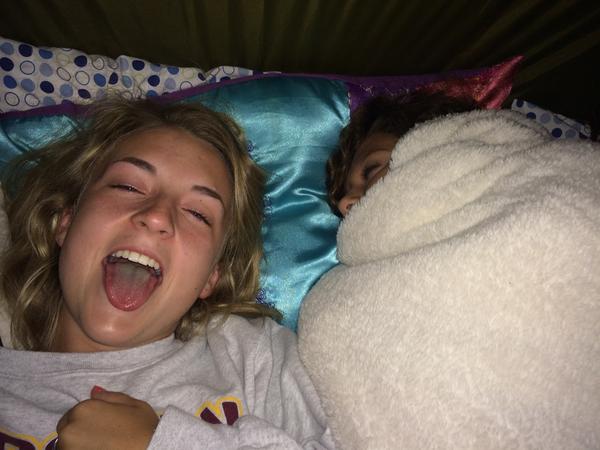 mallie_wells's tweet image. She out 😂😂😂 #shecold @alliedcarver