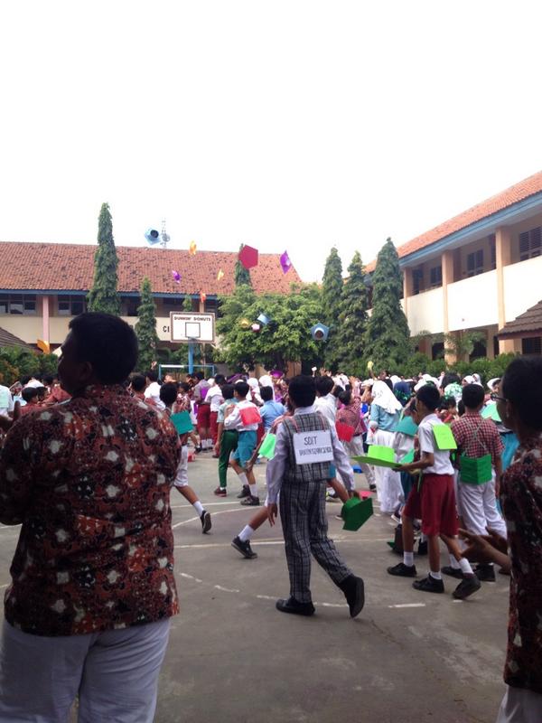 PlNTUSORGA's tweet photo. Pelaksanaan Upacara Penutupan Kegiatan MOS 2014-2015 
@spensacilegon ☺️ http://t.co/baWfhXCPMa