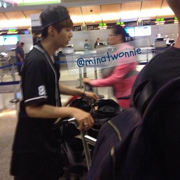 USBTSARMY's tweet photo. Suga at LAX heading back to Korea (cr: minatwonnie) #BTS #방탄소년단 #BTSinLOSANGELES #ByeBTS http://t.co/cac2dXrvvy
