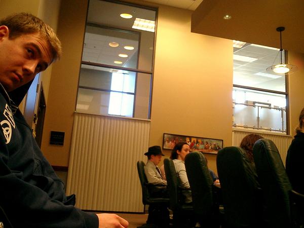 revistasuper's tweet photo. Estudos mostram que reuniões não são eficientes e podem deixar as pessoas mais burras: http://t.co/q7iyz8x84i http://t.co/5aQaAUgQ6d