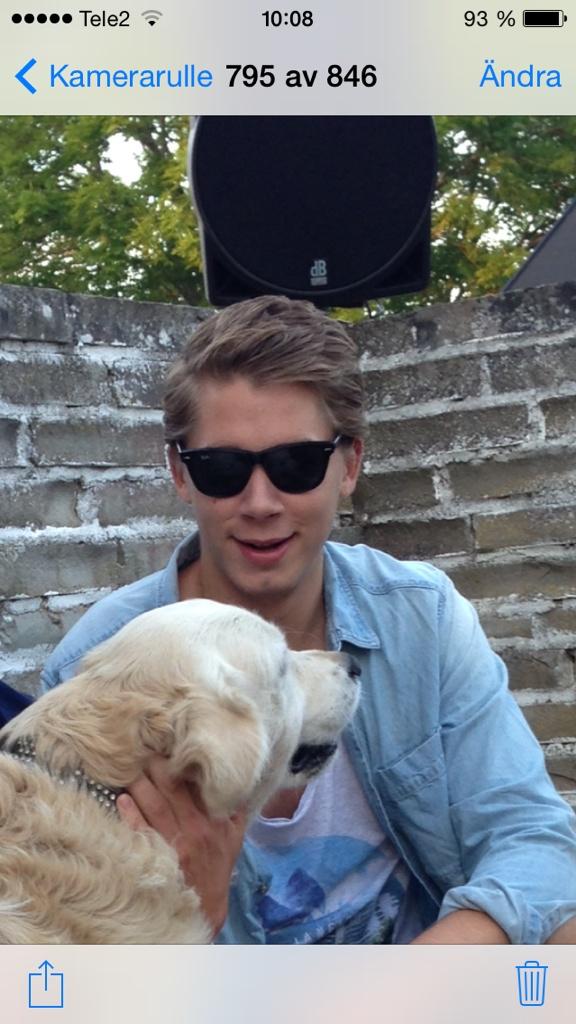 FranznRikard's tweet photo. Borta, igen... Hör av er om ni ser poite. Han har varken mobil eller leg. http://t.co/w8EiCIrLTX