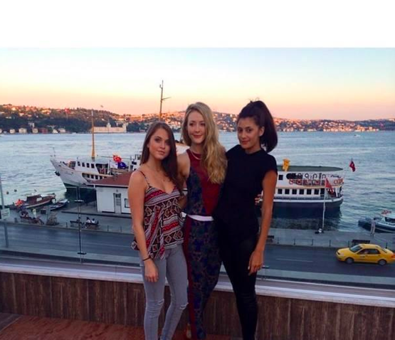 Bsq2vT2CIAAwUy9.png:large