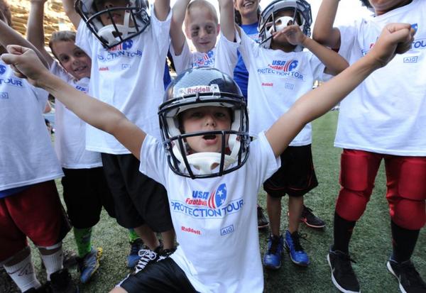 USAFootball's tweet photo. Athletes as role models: 4 things parents should do http://t.co/R2xNM2R4m9 http://t.co/t1uwSHmtPx