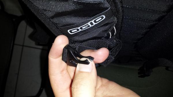 Felipebabas's tweet photo. @ogiobrasil comprei a Mach5 há 3 semanas,EXCELENTE mochila! Infelizmente esse fecho do peito quebrou, consigo outro? http://t.co/dthoIap9vJ