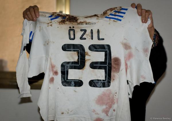 arde_republica's tweet photo. Özil donará sus 600000$ de prima por ganar el Mundial a Gaza. Un niño fue asesinado cuando jugaba con su camiseta http://t.co/AVqLjqRmCs