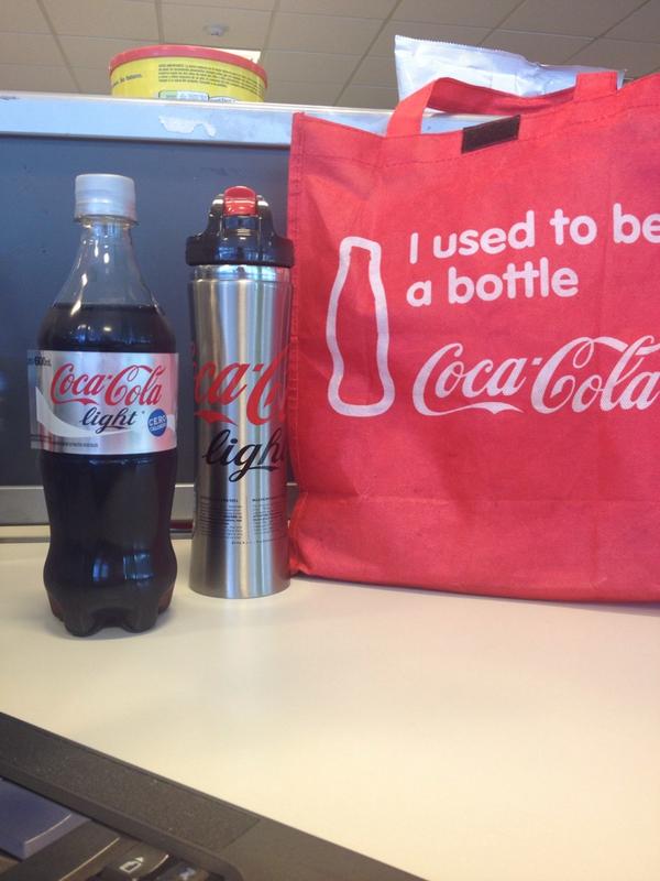 Teniendo mi corte diario acompañada de #mybrand #coke #cocacola #belovedbrand #light