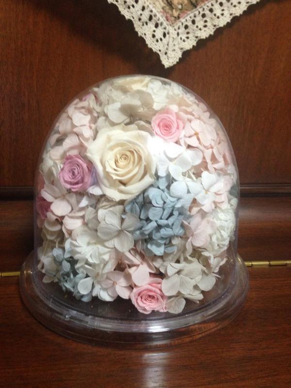 floweremotion's tweet photo. ドームアレンジ☆ドームの中に可愛く何輪かもいいですが、めいいっぱいお花を敷き詰めてロマンティックアンティークな作品。両親の贈呈や出産祝いに♡ハンドメイド http://t.co/uPx47eJeyY