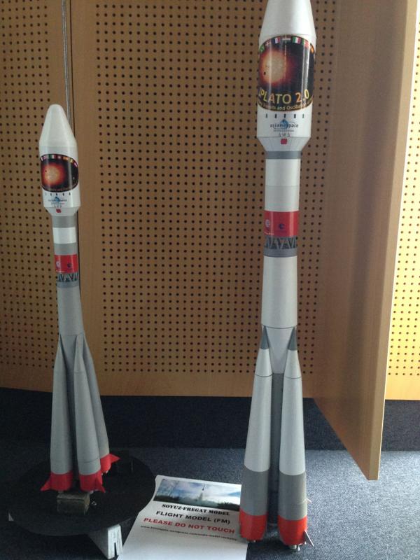 SpacemanSimon's tweet photo. One of the rockets is missing .. What’s up @HolgerVoss? @PLATOSatellite @PLATOMissionCon #P2CM http://t.co/wEuB9AsOO4 http://t.co/2TtpvifUIU