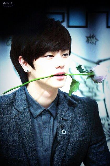BtoB_fancy_bot's tweet photo. 여울비)(진지.ver) 자기야 내가 오늘은 말할께 있는데 잘들어줘 내가 꽃을무는것을 싫어하는데 너의 소원중 하나가 이거드라고 내가 싫어하는것을 그냥 하는거는 너때문이야 너가 좋아하니까 그러니까 나랑살자 http://t.co/cFYWwdu8bX