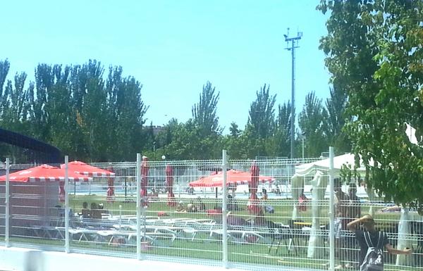Arganda_Ayto's tweet image. Y para soportar el día más caluroso de lo que llevamos de año... un baño en las piscinas municipales de #Arganda ;)