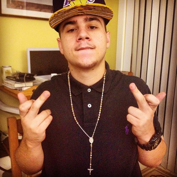 ChevyRabzMusic's tweet photo. Rose gold yellow gold and white gold rosary nicca this aint even stuntin #MAFIA #MMMent http://t.co/HXY4Jh6xFW