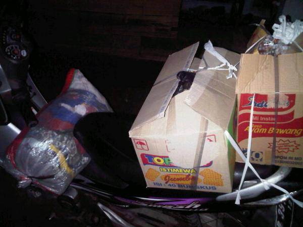 Ngangkut lg bantuan dari donatur #indahnyaberbagi|Orijingan Indonesia Peduli Sesama