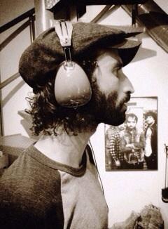freddyprats's tweet photo. Que no mueran los cantantes!! @LeivaFrases @Leiva_Oficial  ✌✌ http://t.co/BoswONghYi