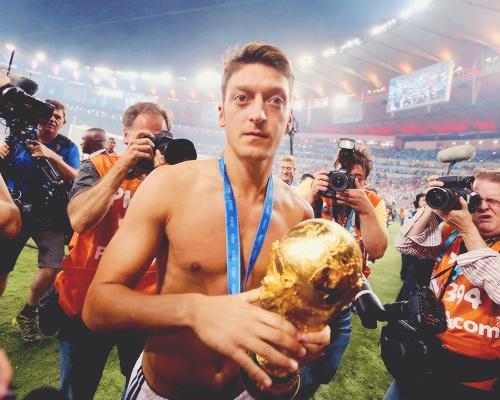 GoonerViews's tweet photo. Mesut Özil has donated his €350,000 World Cup bonus to Gaza. What a great man. http://t.co/dVVUzGm3gv