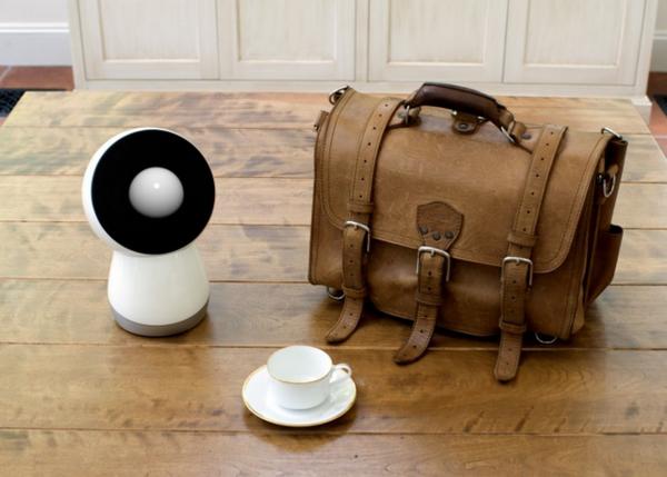 thenextweb's tweet photo. Jibo is a remarkable robot assistant for the whole family. http://t.co/TtpIYWt3rP by @beijingdou http://t.co/nNtUlFSA0x