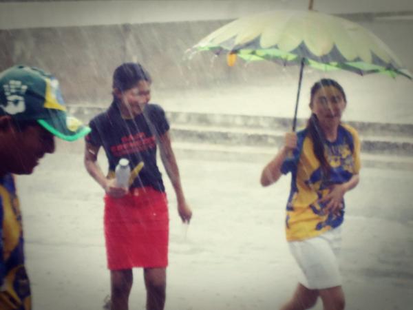 Calebes trabalhando com chuva ou com sol - distrito de Santa Quiteria.! @UNB_IASD <a href="/MissaoCALEBE/">Missão Calebe</a> <a href="/Arelibarbosa/">Areli Barbosa</a>