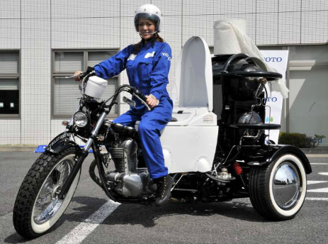 Radiotubers40's tweet photo. ¡LLEGA LA MOTO-CACA, donde el combustible es tu propia caquita! :P #WTF #LoMásJarto #NTCshow http://t.co/9wI6VxO5l7
