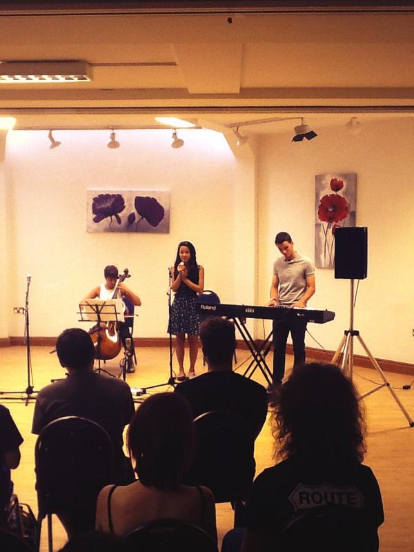 LincsOneVenues's tweet image. 'Dan, Rosie &amp;amp; Sophie' performing at #session46! There's still time to join us for the rest of their set!