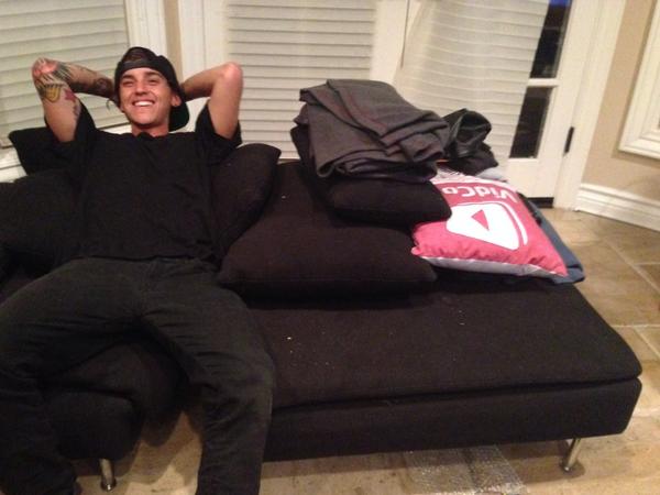 luke_brooks's tweet photo. Look how much beau blends in with the couch lol... http://t.co/sn01w0P0FW