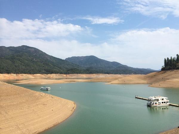 prncsa's tweet image. Time for house boating! #lakeshasta #drought #firsthashtag @dleighannew