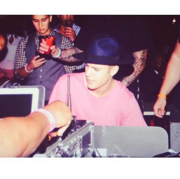 OneLastTime__'s tweet image. “@justinbieber: Music http://t.co/t12V2tg123” is that what you call it? XD