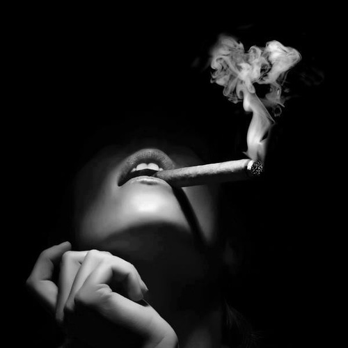 PeacePipeFL's tweet photo. Smoking #break anyone? #happy #smoke http://t.co/HWMe6IAlLJ