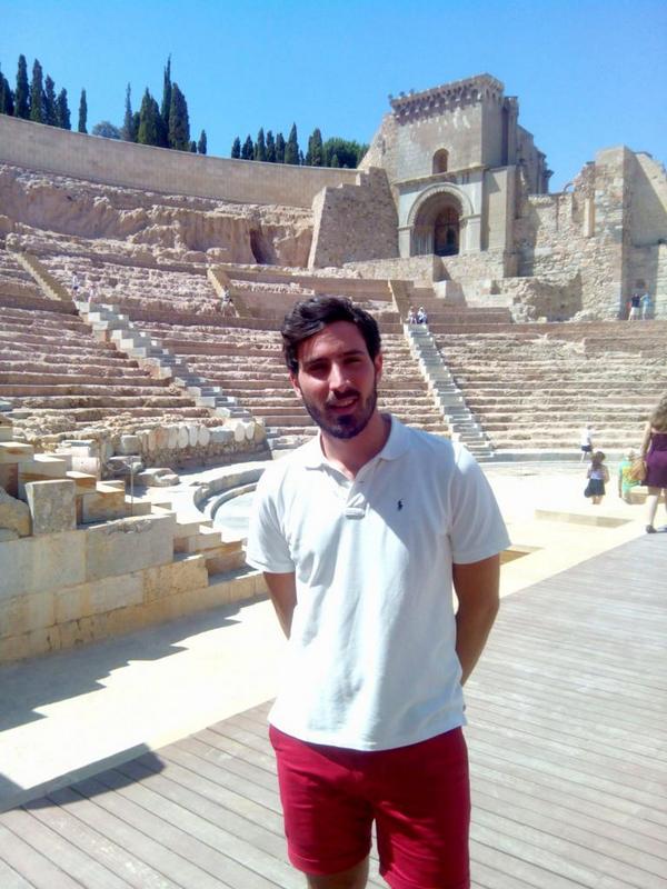 Monchito_surfer's tweet photo. Visitando el teatro romano con mi bebé... #culturaessaber culturaespoder http://t.co/LYi2iXk78z