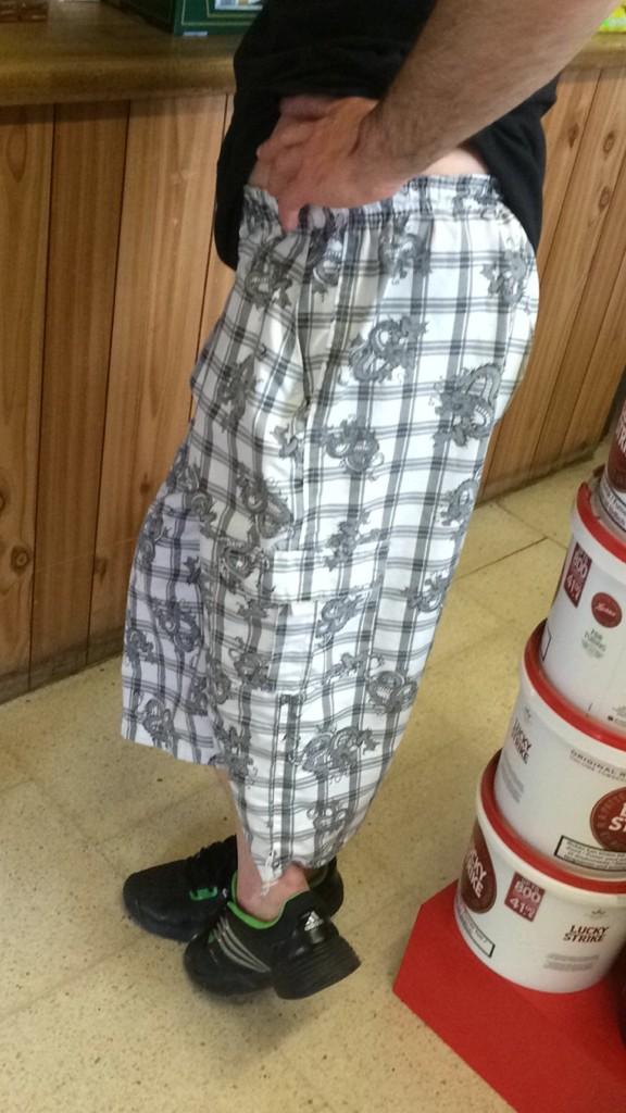 Hugolano's tweet image. Alerte pantacourt dragon 🐉  !

#alertepantacourt #pantacourt #policedubongout #été #mode #dragon