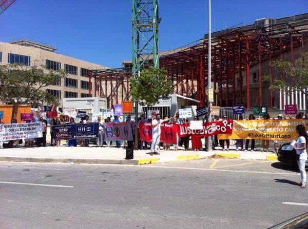 BehnamBenni's tweet photo. Alicante, Spain rally👏👏 #TakeOffJustLogo http://t.co/3jbqE3kBo3
