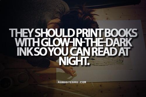 katerrific27's tweet image. WHOEVER THOUGHT OF THIS IS GENIUS #readingatnight #glowinthedark #night #reading #book #fangirl