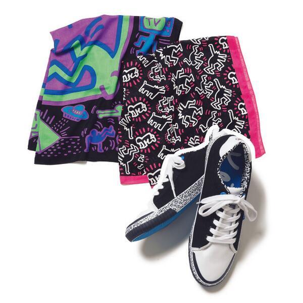 love_haring's tweet photo. スカーフとスニーカー♡ https://t.co/DsmNy0DlD2