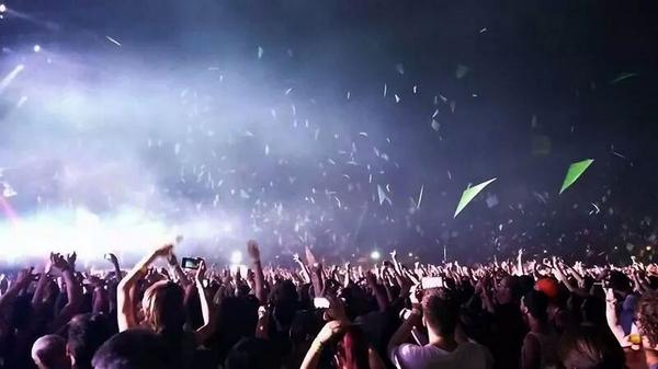 WaK_Website's tweet photo. El Live Video de #UNTILITSGONE filmado en #Italia está listo para ser estrenado por @FanFootage vía @lpitaly, http://t.co/maF3AoEXvL