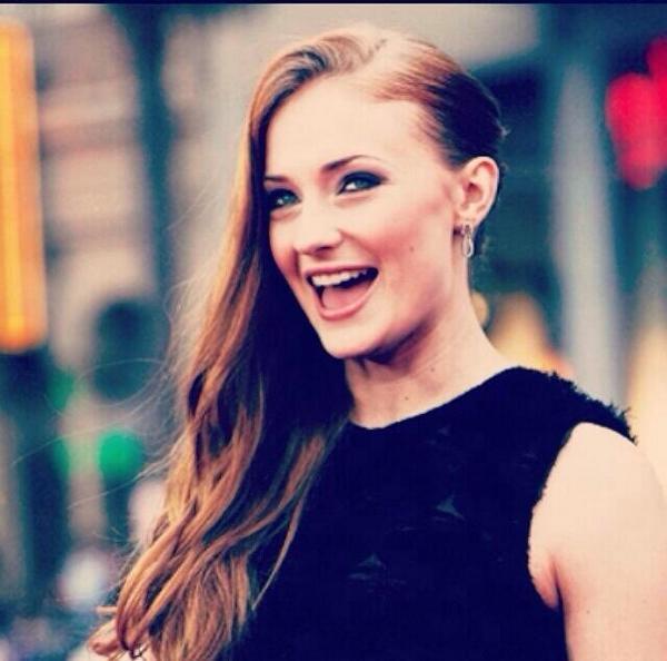 Daenerys's tweet image. Sophie Turner! 🙏#WomanCrushWednesday