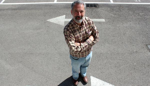 Teknautas's tweet photo. Charles Fefferman, matemático: "Los problemas me agarran y no me dejan irme" http://t.co/yDGZzGknr6 http://t.co/pVHe9c889S