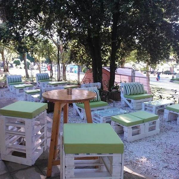 sklepajme's tweet image. Kavica, pivica i ....? #kafić #more #pallet #bar
