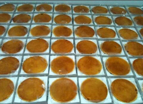 KaiTea_'s tweet photo. Kue lapis legit spesial ini beneran enak banget!! :) Cc: @NGIDERNGILER. http://t.co/awJSoTWjVG