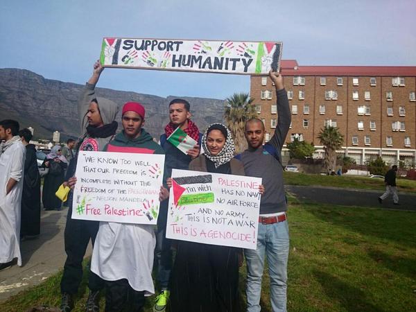 raisawr_'s tweet photo. The mass march for #palestine in #capetown #freepalestine http://t.co/2mHDNCSG16