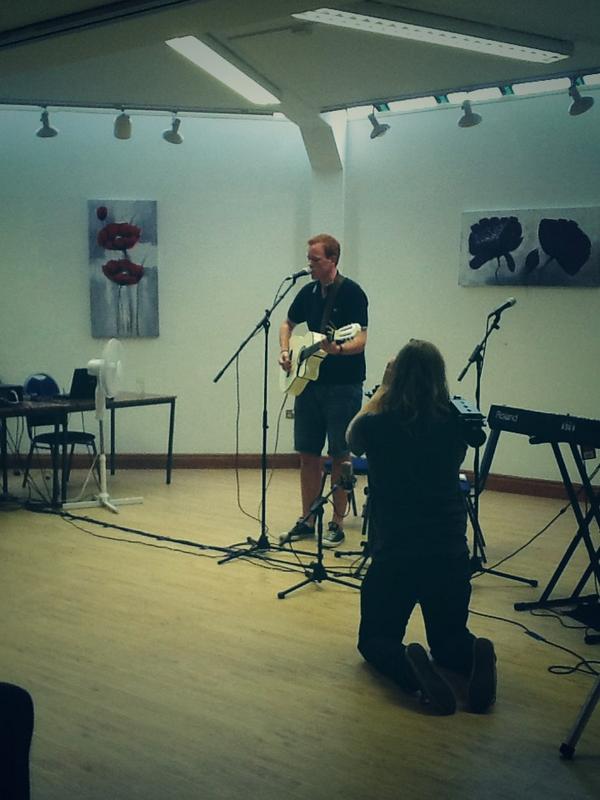 LincsOneVenues's tweet image. Rob continues his set with his own song 'Sorry' at #session46 There's still time to come and listen @Guildhall_Arts