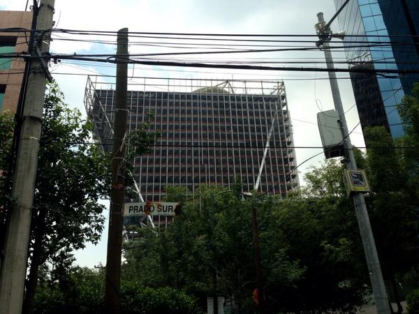 dadrecc's tweet photo. Entonces #pedregal24 #torrechueca tiene un helipuerto ¿cuándo y quién autorizó? Además de los 28 pisos 3+ @RutaAerea http://t.co/46x7hjGI03