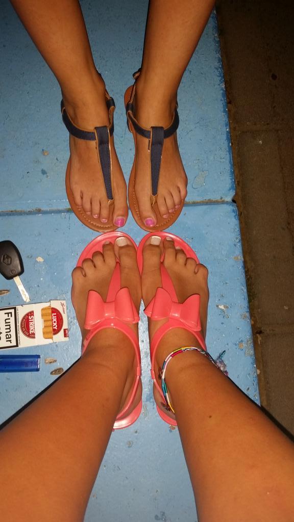 Rocio_pa25's tweet photo. Un ratito de ferial ;) ;) con @MariaReina92 http://t.co/KCRiBnwuZb