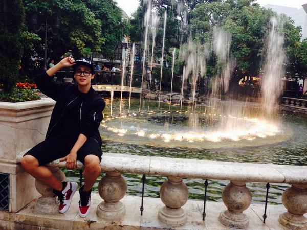 BTS_twt's tweet image. 오늘 한국 잘 돌아왔습니다~
역시 그래도 집이 최고네!!ㅋㅋㅋ
그리고 오늘400일 이더라구요!?
시간 빨라도 빨라도 너무 빠르네..
항상 사랑해주시는 팬 여러분 감사드립니다"