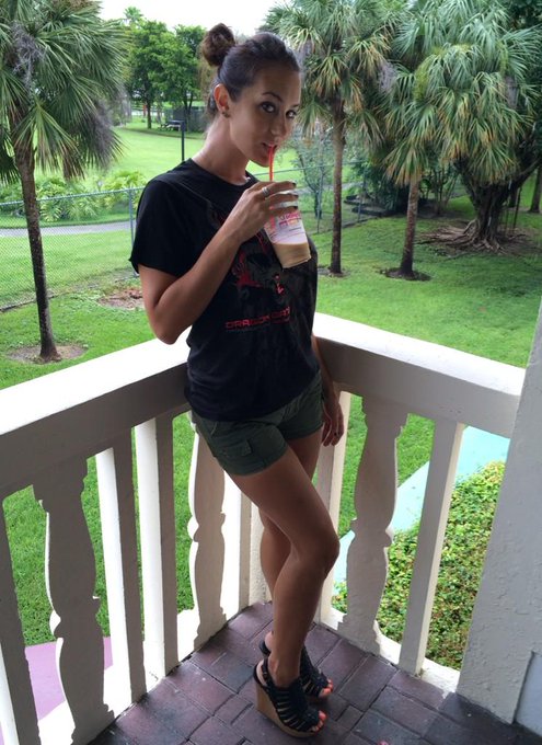 Outfit says 'I dont care'. Shoes be sayin 'Look at my long legs'. #DGUSA #BeUnique http://t.co/7eFbe<a href="/tag/beunique"class="tags"><span>#beunique</span></a><a href="/tag/dgusa"class="tags"><span>#dgusa</span></a>