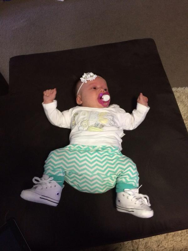 bjholden11's tweet photo. Tully rocking out her new converse allstar high top shoes #daddyslittlegirl #princess http://t.co/TBAiex0Air