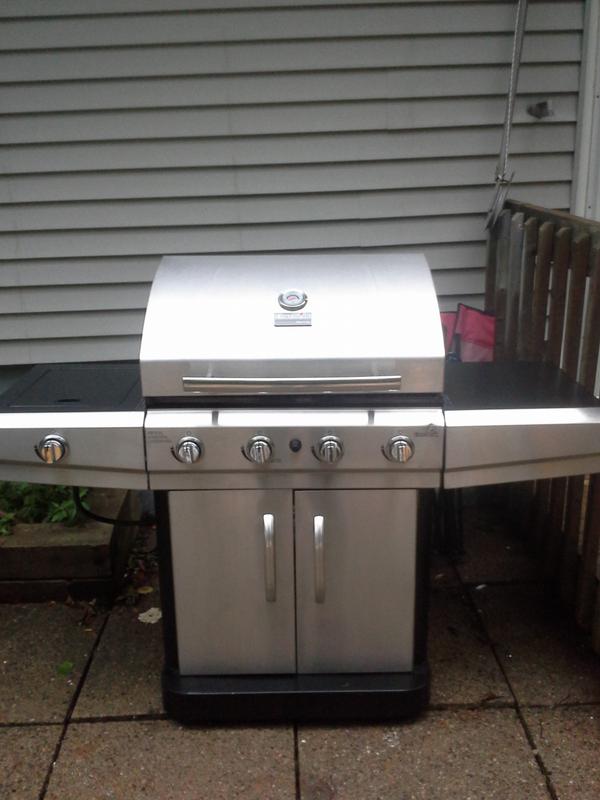 MacPheejm's tweet photo. Stainless steal of a deal got this brand new bbq for $250 and pressembled @knitterjess http://t.co/RqFl9Ey8sM