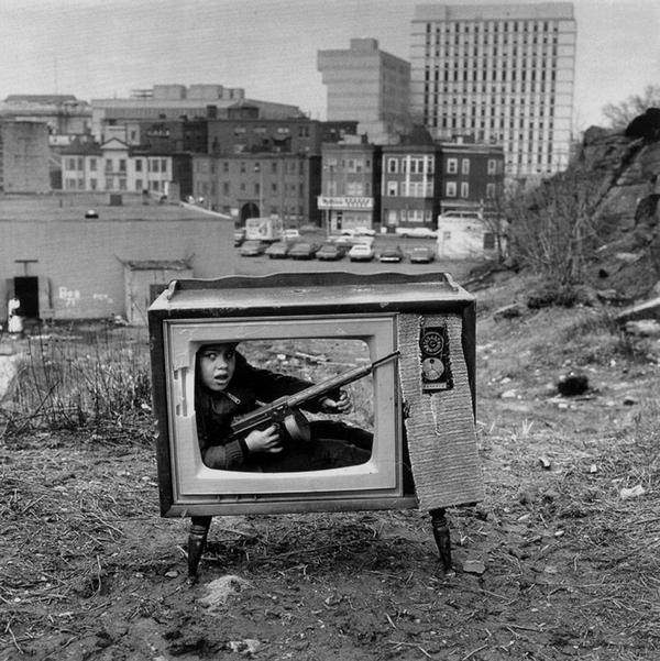 HistoryInPics's tweet photo. Boy hiding in a TV set; Boston, 1972. http://t.co/dtn3rFQtIE