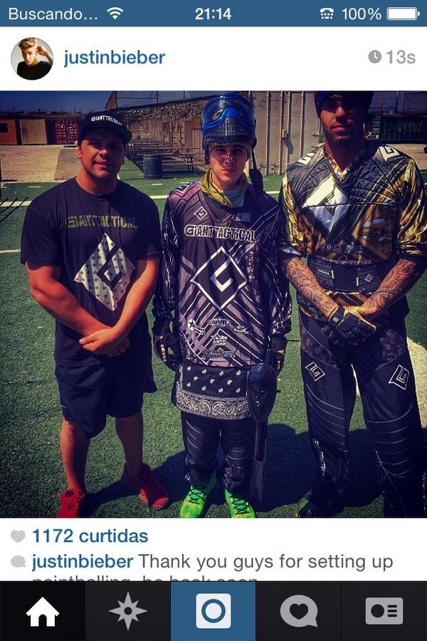 jdbeliba_'s tweet image. qual é o problema do justin em usar a bandana no lugar certo???