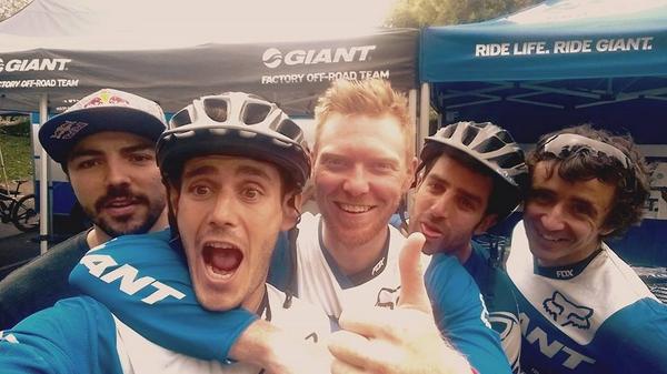 Having fun with the boys @marceloguvi <a href="/joshcarlson86/">Josh Carlson</a> <a href="/A_Craig/">Adam Craig</a> <a href="/andrewneethling/">Andrew Neethling</a> at Giant !!! #ridelife