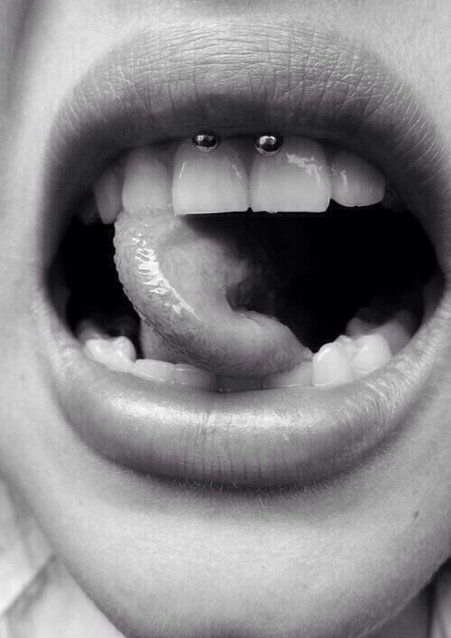 UnicMDZ's tweet photo. Adoro este piercing. http://t.co/D1r6lsXd0F
