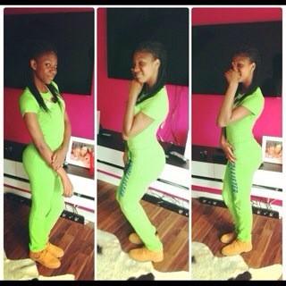 Boy2002D's tweet image. Dis girl is 100% sket