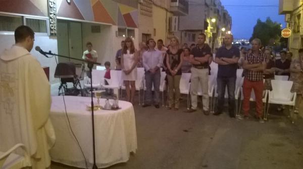 AytoLasTorresC's tweet photo. El barrio del #Carmen torreño homenajea a su patrona con una misa en la calle en el día de su onomástica. http://t.co/vlwGGLQxPy